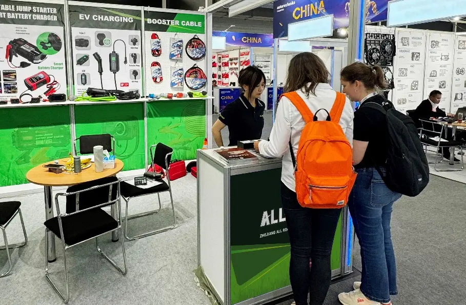 Tương t&aacute;c với c&aacute;c đối t&aacute;c to&agrave;n cầu để kh&aacute;m ph&aacute; c&aacute;c cơ hội trong ng&agrave;nh | Chiết Giang All Road Industrial &amp; Trade tham gia Hội chợ phụ t&ugrave;ng &ocirc; t&ocirc; quốc tế Frankfurt